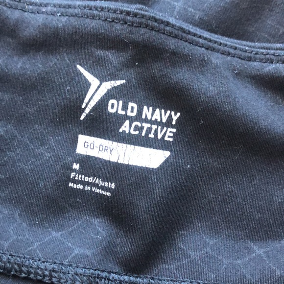 Old navy active go dry crops - Picture 2 of 2